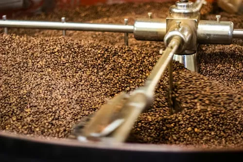 Prăjirea cafelei în prăjitoria Coffeein