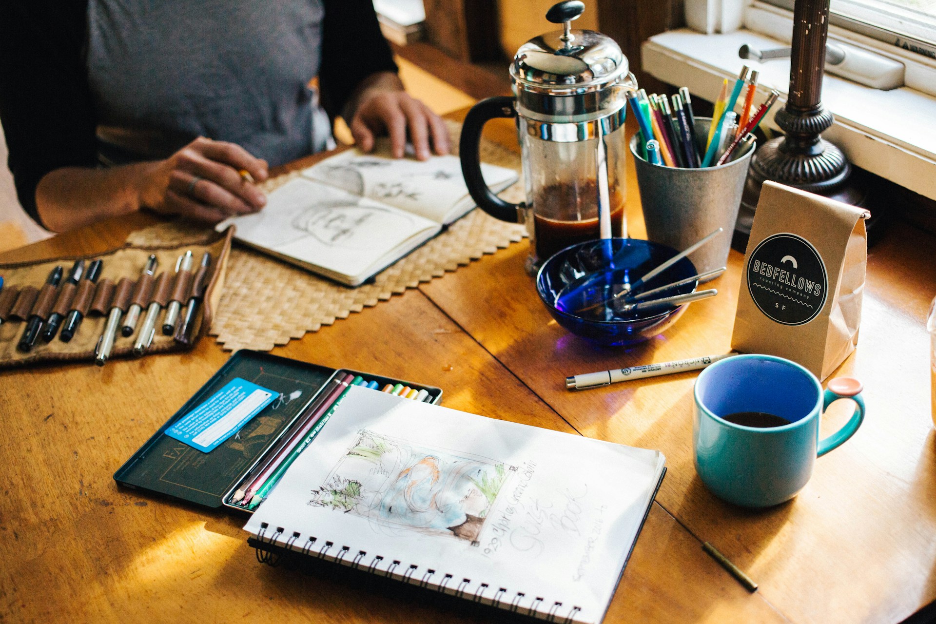 Creativitate și cafea — artiștii și creatorii au folosit cafeaua ca instrument de concentrare timp de secole