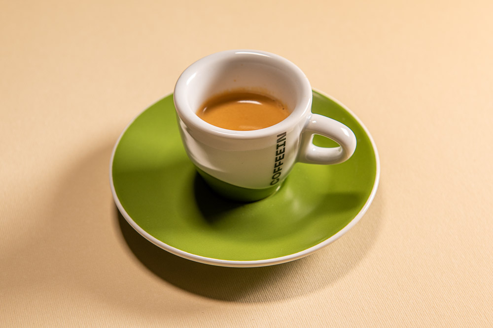 Espresso corect — volumul mic și crema densă sunt semnele unui espresso bine extras