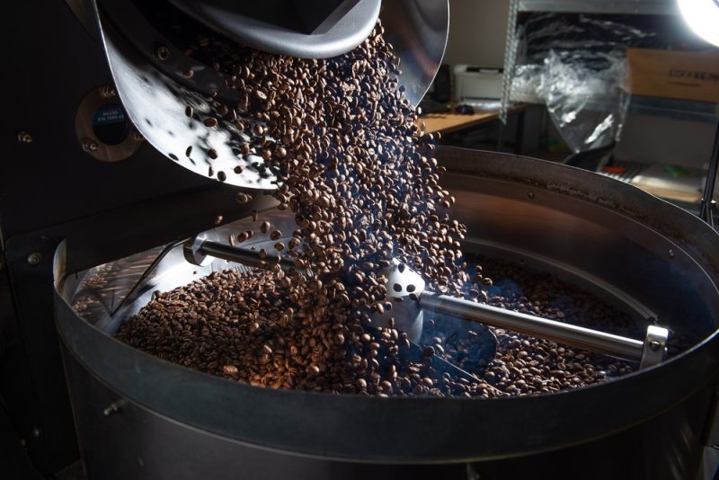 Cum se prăjește cafeaua: etapele prăjirii explicate